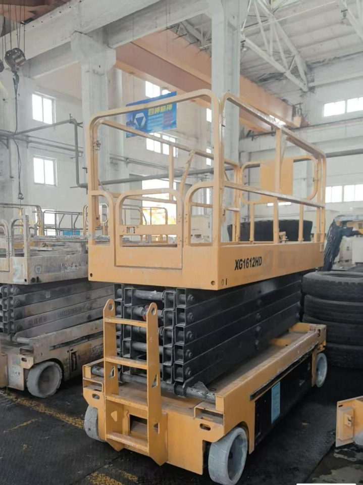 XCMG GTJZ1412 14m diesel used scissor lift portable work platform - Ngritës gërshërë: foto 5 XCMG GTJZ1412 14m diesel used scissor lift portable work platform - Ngritës gërshërë: foto 5