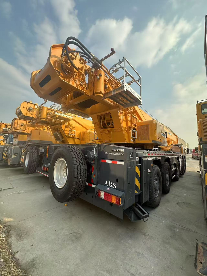 XCMG Official Used Mobile Hydraulic Truck Cranes XCA180L8C All Terrain Cranes Price - Vinç për të gjitha terrenet: foto 3 XCMG Official Used Mobile Hydraulic Truck Cranes XCA180L8C All Terrain Cranes Price - Vinç për të gjitha terrenet: foto 3