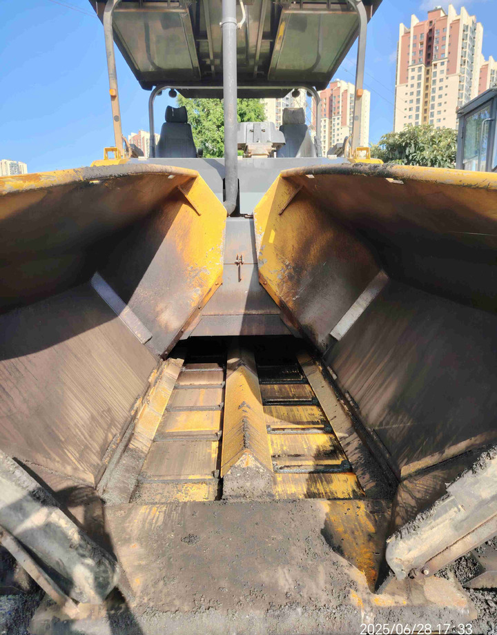 XCMG RP905HDIV used hydraulic mobile asphalt paver - Shtrues asfalti: foto 5 XCMG RP905HDIV used hydraulic mobile asphalt paver - Shtrues asfalti: foto 5