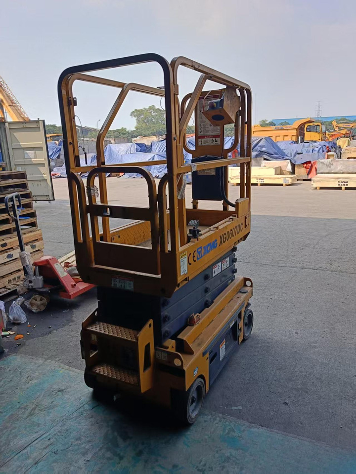 XCMG XG0607DC 6m hydraulic mobile scissor lift price - Ngritës gërshërë: foto 4 XCMG XG0607DC 6m hydraulic mobile scissor lift price - Ngritës gërshërë: foto 4