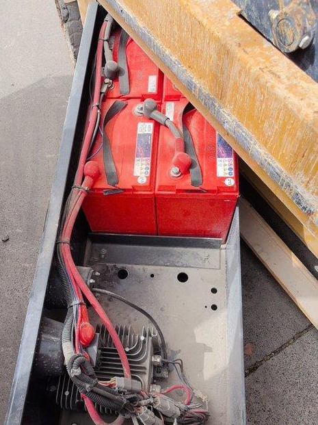 XCMG XG1008HA 10m used lifting machine platform scissor lift - Ngritës gërshërë: foto 3 XCMG XG1008HA 10m used lifting machine platform scissor lift - Ngritës gërshërë: foto 3