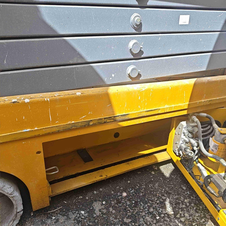 XCMG XG1412HD 14m used scissor lift self-propelled work table - Ngritës gërshërë: foto 5 XCMG XG1412HD 14m used scissor lift self-propelled work table - Ngritës gërshërë: foto 5