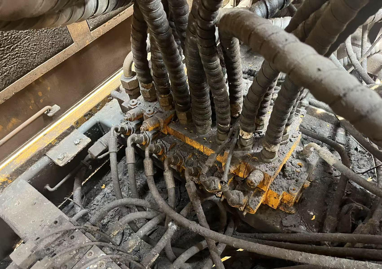 XCMG XR220D mobile crawler rotary drilling rig 25m - Sondë shpimi: foto 2 XCMG XR220D mobile crawler rotary drilling rig 25m - Sondë shpimi: foto 2