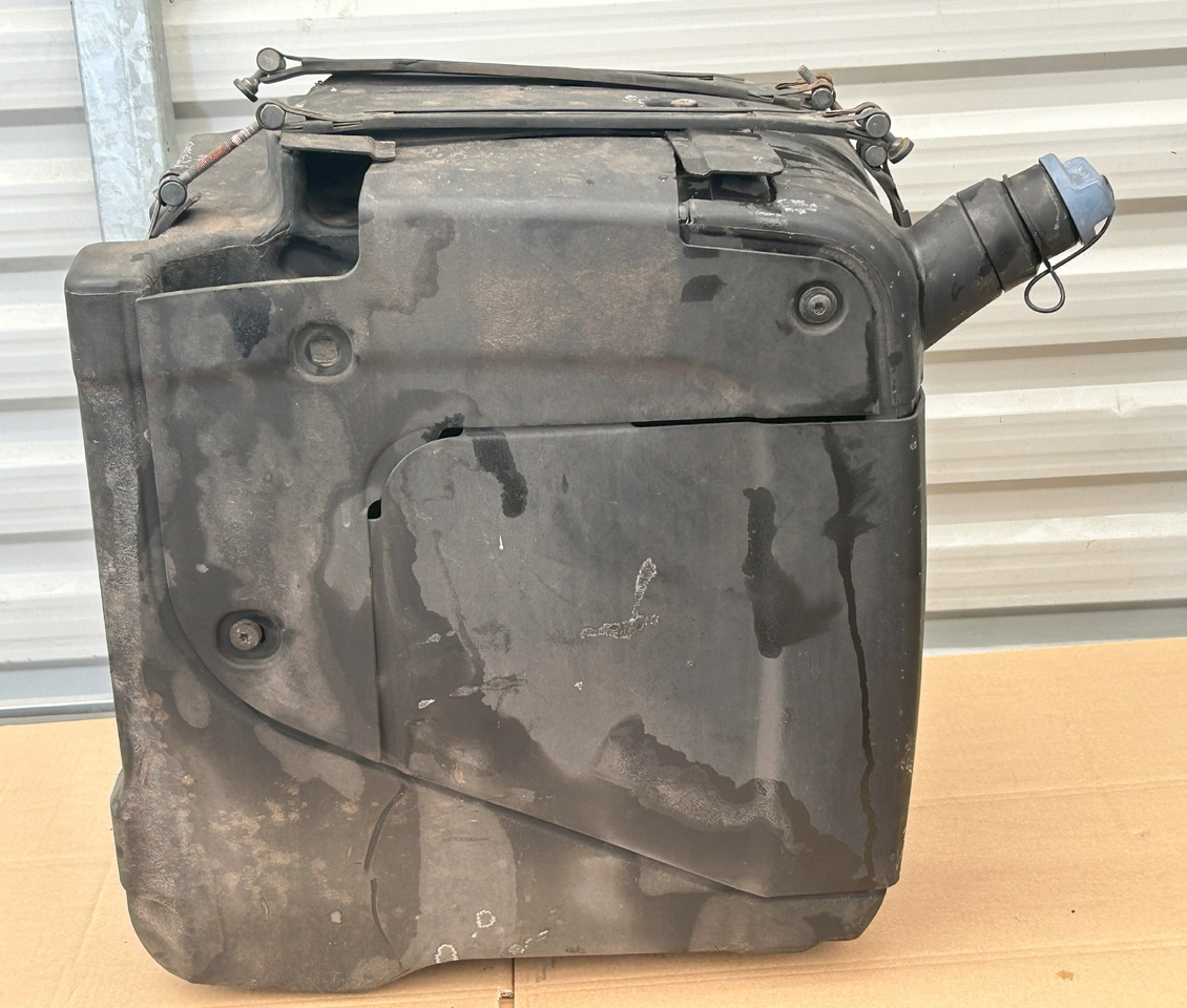 DAF ADBLUE FLUID TANK 90L XF 106 480 - Serbatori AdBlue: foto 1 DAF ADBLUE FLUID TANK 90L XF 106 480 - Serbatori AdBlue: foto 1