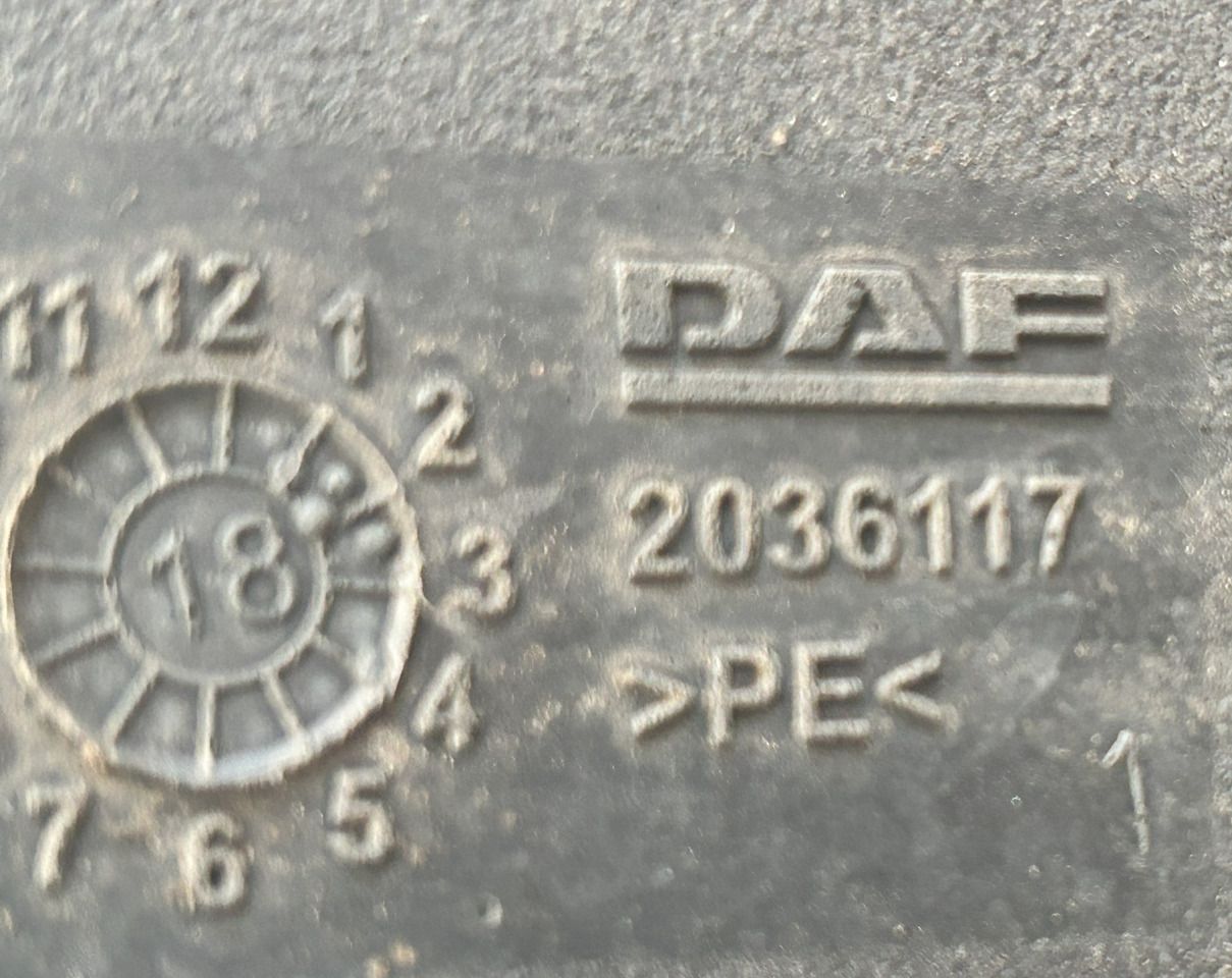DAF ADBLUE FLUID TANK 90L XF 106 480 - Serbatori AdBlue: foto 4 DAF ADBLUE FLUID TANK 90L XF 106 480 - Serbatori AdBlue: foto 4