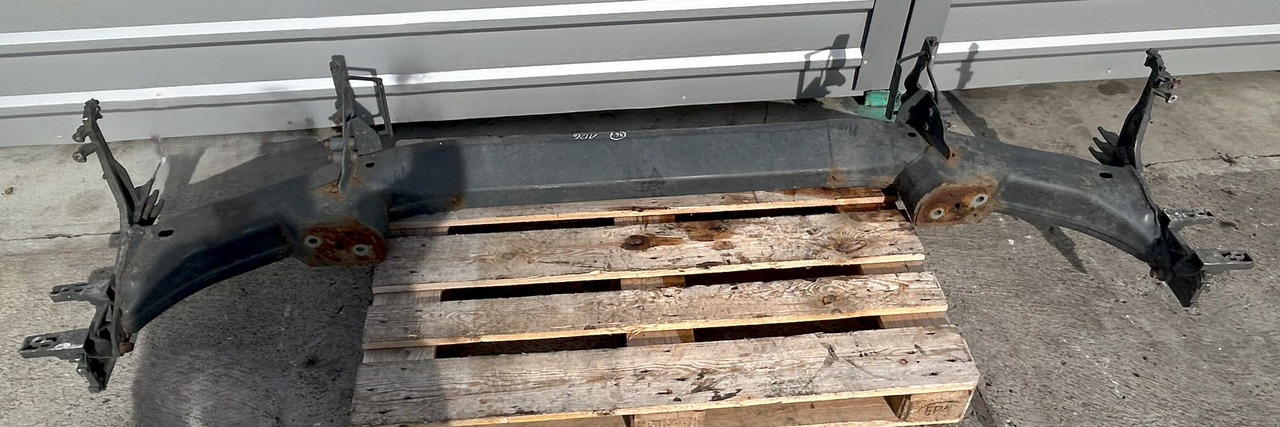 DAF CF EURO 6 BUMPER BEAM WITH STEP BRACKETS - Parakolp: foto 2 DAF CF EURO 6 BUMPER BEAM WITH STEP BRACKETS - Parakolp: foto 2