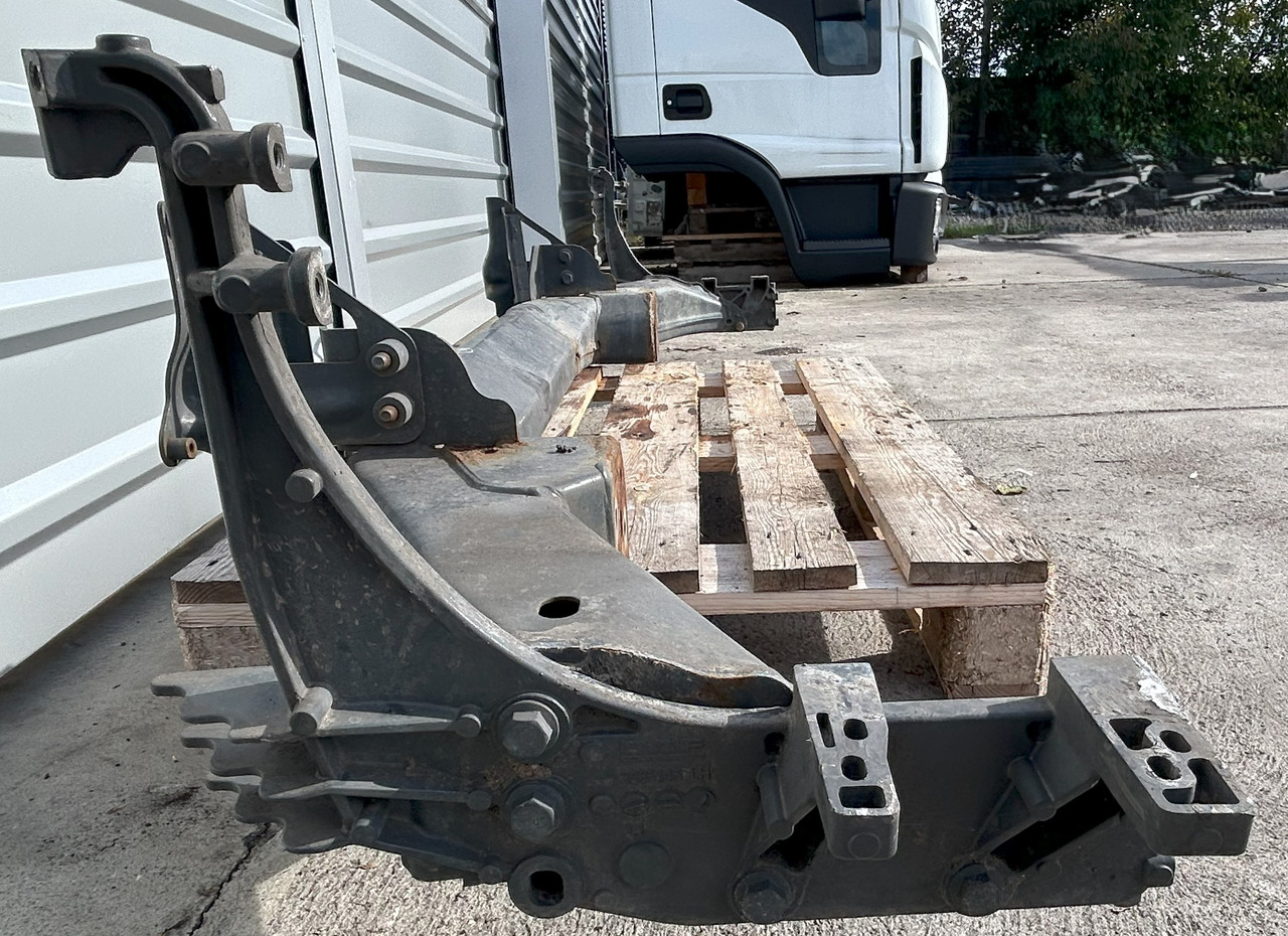 DAF CF EURO 6 BUMPER BEAM WITH STEP BRACKETS - Parakolp: foto 3 DAF CF EURO 6 BUMPER BEAM WITH STEP BRACKETS - Parakolp: foto 3