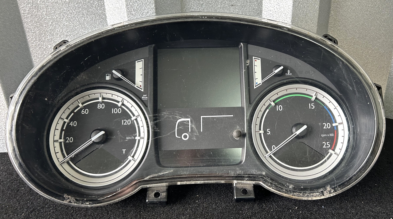 DAF DAF XF 106 CLOCK COUNTER 1952901 - Paneli i aparateve: foto 1 DAF DAF XF 106 CLOCK COUNTER 1952901 - Paneli i aparateve: foto 1