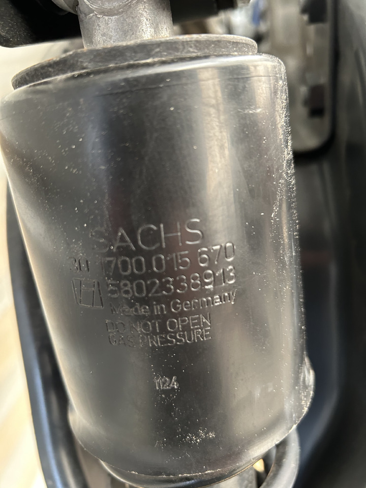 IVECO CABIN SUSPENSION REAR WITH SHOCK ABSORBERS S-WAY BRAND NEW - Suspension i kabinës: foto 2 IVECO CABIN SUSPENSION REAR WITH SHOCK ABSORBERS S-WAY BRAND NEW - Suspension i kabinës: foto 2