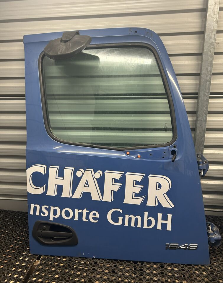 MERCEDES ACTROS MP4 DOOR RIGHT EITH RAMP MIRROR - Derë dhe pjesë këmbimi: foto 1 MERCEDES ACTROS MP4 DOOR RIGHT EITH RAMP MIRROR - Derë dhe pjesë këmbimi: foto 1