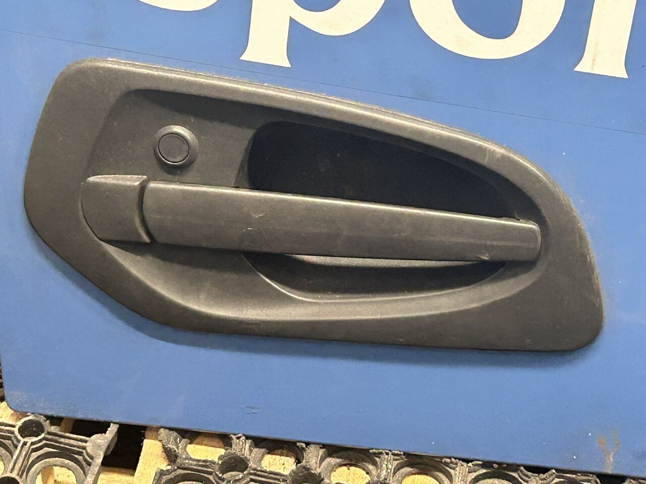 MERCEDES ACTROS MP4 DOOR RIGHT EITH RAMP MIRROR - Derë dhe pjesë këmbimi: foto 2 MERCEDES ACTROS MP4 DOOR RIGHT EITH RAMP MIRROR - Derë dhe pjesë këmbimi: foto 2