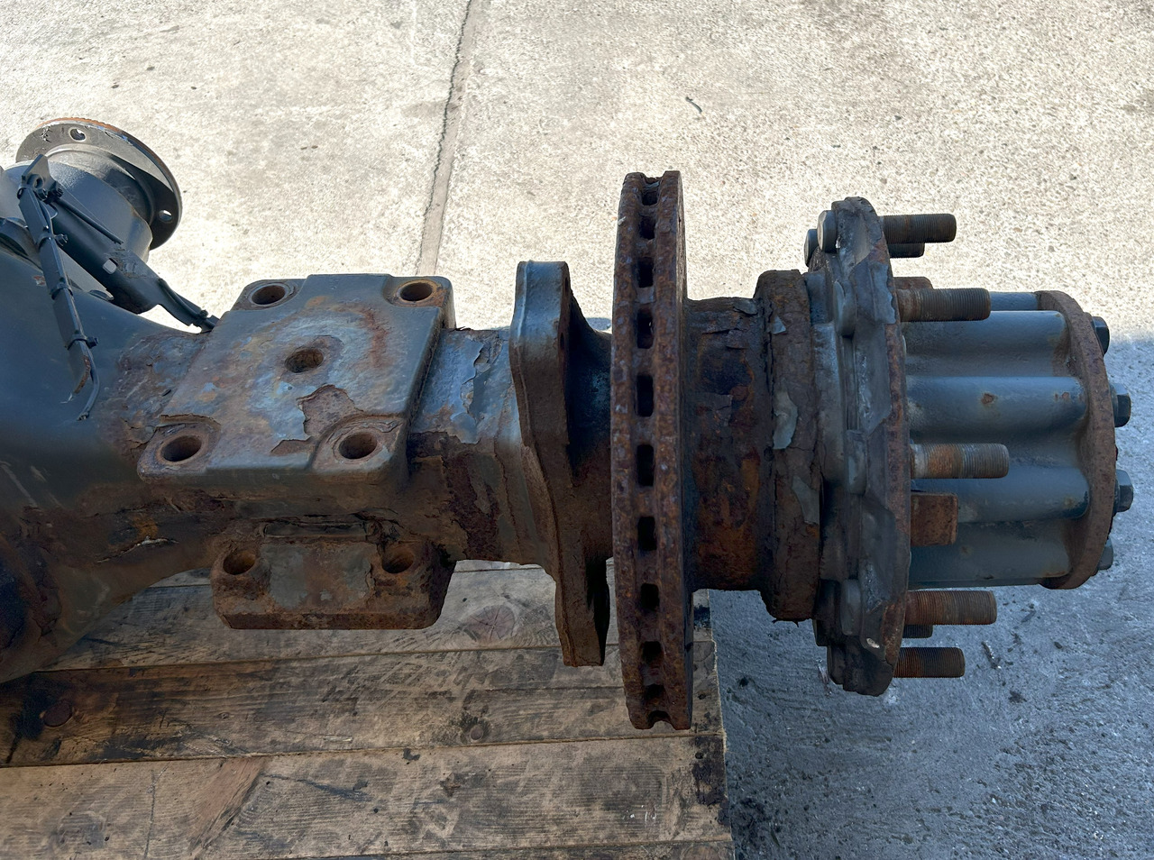 MERCEDES AXLE + HUBS R440-13,0 2,733 ACTROS MP4 - Aksi i pasmë: foto 4 MERCEDES AXLE + HUBS R440-13,0 2,733 ACTROS MP4 - Aksi i pasmë: foto 4