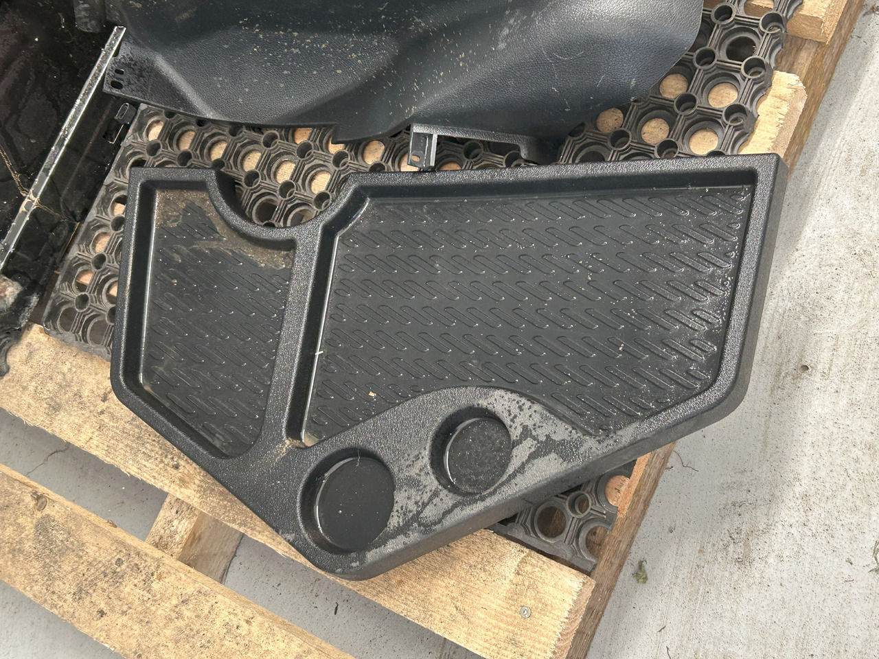 MERCEDES-BENZ KOMPLETNA PRZEKŁADKA WNĘTRZA - DESKA KONSOLA DO ANGLIKA MERCEDES AROCS MP4 - Kabinë: foto 3 MERCEDES-BENZ KOMPLETNA PRZEKŁADKA WNĘTRZA - DESKA KONSOLA DO ANGLIKA MERCEDES AROCS MP4 - Kabinë: foto 3