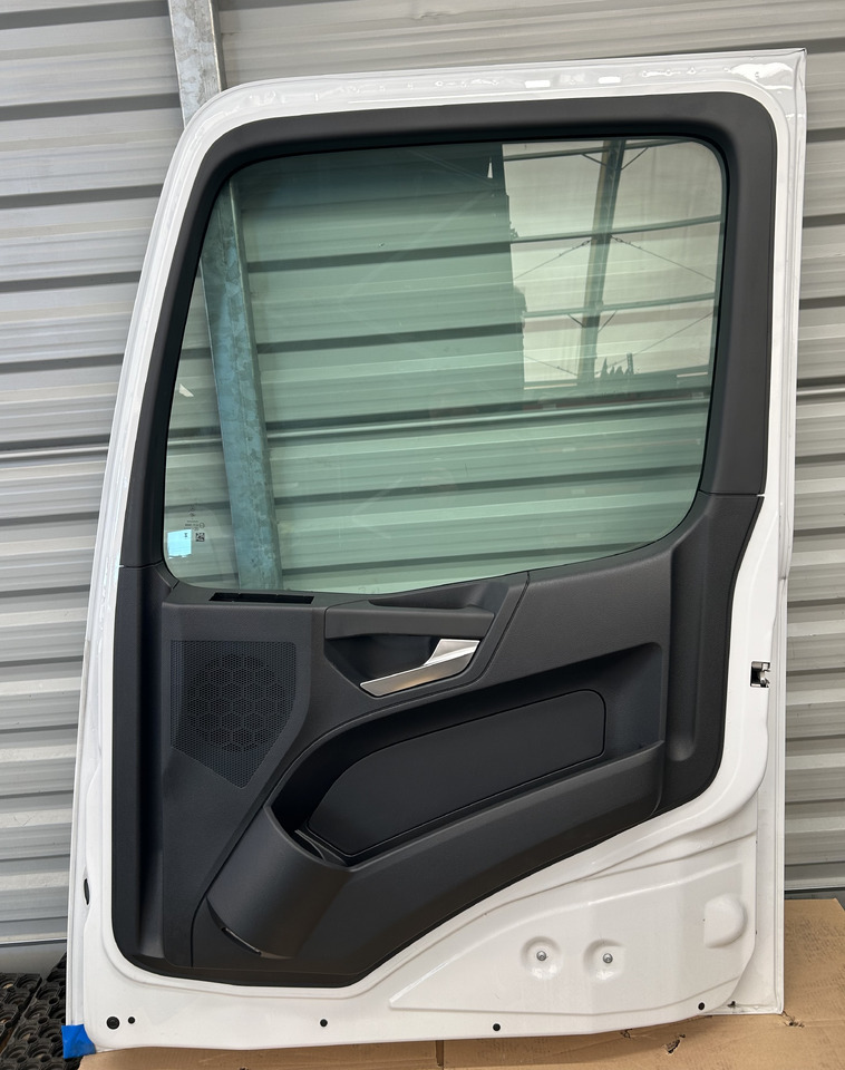 MERCEDES DOOR RIGHT narrow cab M-CLASSIC SPACE ACTROS AROCS MP4 MP5 BRAND NEW - Derë dhe pjesë këmbimi: foto 2 MERCEDES DOOR RIGHT narrow cab M-CLASSIC SPACE ACTROS AROCS MP4 MP5 BRAND NEW - Derë dhe pjesë këmbimi: foto 2