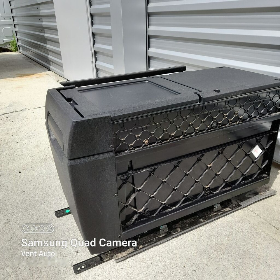 Mercedes-Benz ACTROS MP4 A9618406143 Mercedes-Benz A9618406143 - Kabina dhe interier për Kamioni: foto 3 Mercedes-Benz ACTROS MP4 A9618406143 Mercedes-Benz A9618406143 - Kabina dhe interier për Kamioni: foto 3