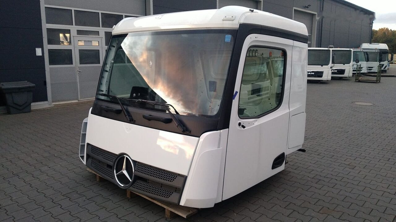 Mercedes-Benz Arocs 8x8 8x6 4x4 6x6 6x4 M Classic Space 320mm Mercedes-Benz AROCS Arocs 8x8 8x6 4x4 6x6 6x4 M Classic Space 320mm truck - Kabinë për Kamioni: foto 2 Mercedes-Benz Arocs 8x8 8x6 4x4 6x6 6x4 M Classic Space 320mm Mercedes-Benz AROCS Arocs 8x8 8x6 4x4 6x6 6x4 M Classic Space 320mm truck - Kabinë për Kamioni: foto 2