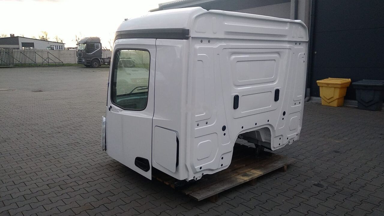 Mercedes-Benz Arocs 8x8 8x6 4x4 6x6 6x4 M Classic Space 320mm Mercedes-Benz AROCS Arocs 8x8 8x6 4x4 6x6 6x4 M Classic Space 320mm truck - Kabinë për Kamioni: foto 3 Mercedes-Benz Arocs 8x8 8x6 4x4 6x6 6x4 M Classic Space 320mm Mercedes-Benz AROCS Arocs 8x8 8x6 4x4 6x6 6x4 M Classic Space 320mm truck - Kabinë për Kamioni: foto 3