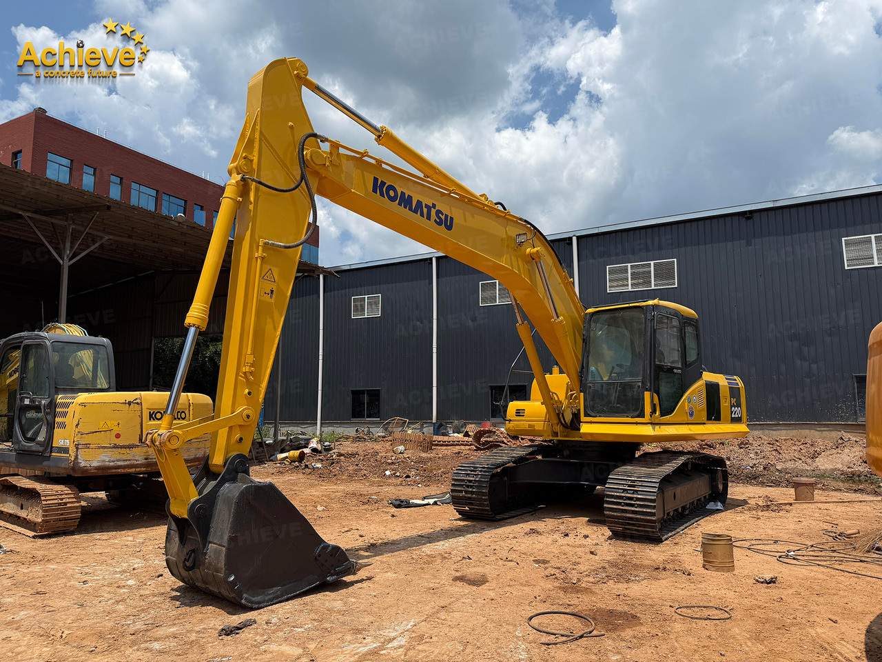 Komatsu PC220-8 1m³ 22tons SAA6D107E-1 110KW 400L【ACHIEVE】 TOP CONDITION!!! - Ekskavator me zinxhirë: foto 4 Komatsu PC220-8 1m³ 22tons SAA6D107E-1 110KW 400L【ACHIEVE】 TOP CONDITION!!! - Ekskavator me zinxhirë: foto 4