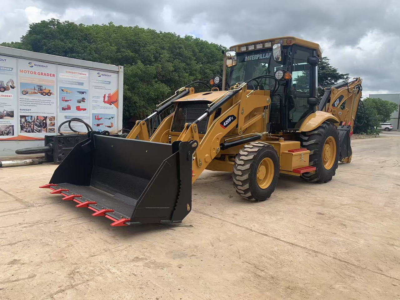 Caterpillar 420F, 420F2 Backhoe Loader with Telescopic Boom - Fadromë me shkarkim nga prapa: foto 2 Caterpillar 420F, 420F2 Backhoe Loader with Telescopic Boom - Fadromë me shkarkim nga prapa: foto 2