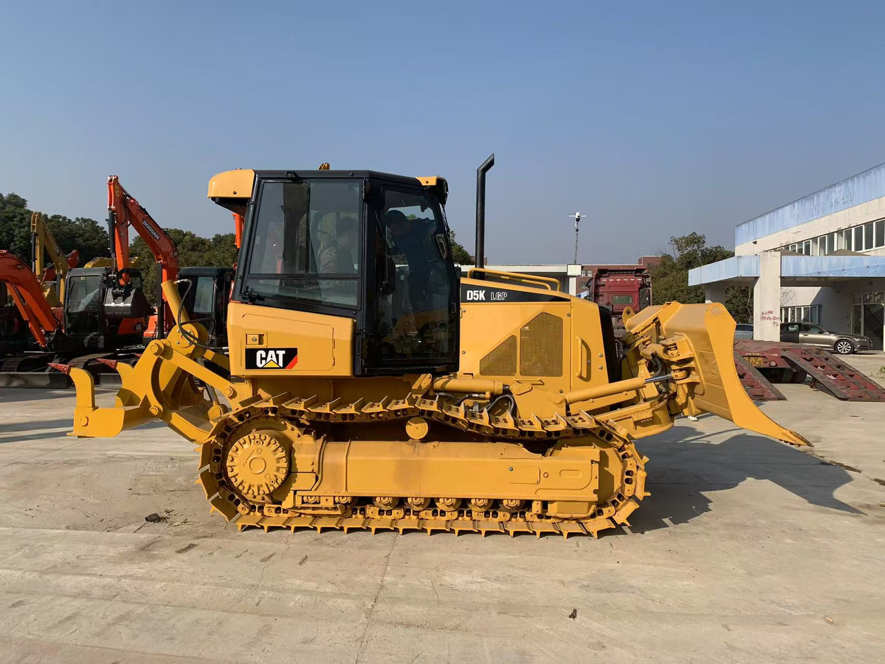 Caterpillar Bulldozer CAT D5G, D5K Good Price Japan Origin Tractor - Buldozer: foto 1 Caterpillar Bulldozer CAT D5G, D5K Good Price Japan Origin Tractor - Buldozer: foto 1