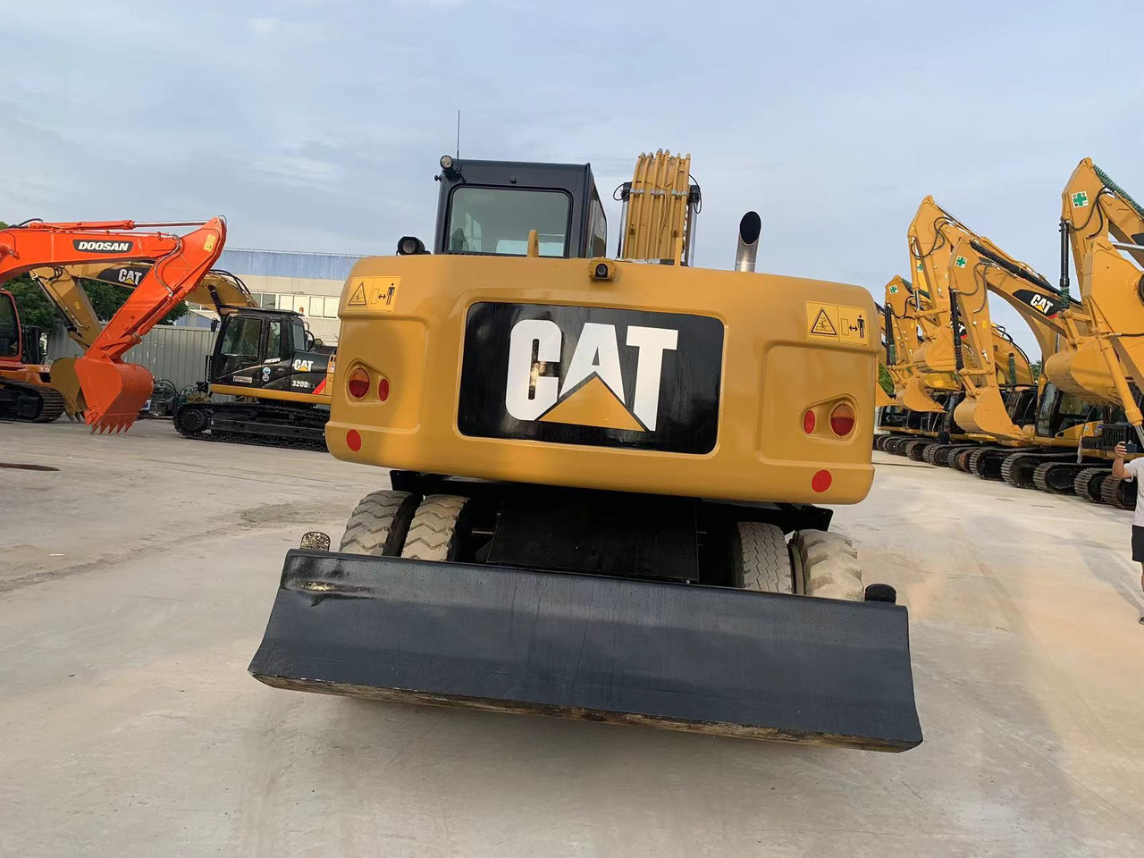 Caterpillar M315D Wheel Excavator Moving by Tires - Ekskavator me goma: foto 4 Caterpillar M315D Wheel Excavator Moving by Tires - Ekskavator me goma: foto 4