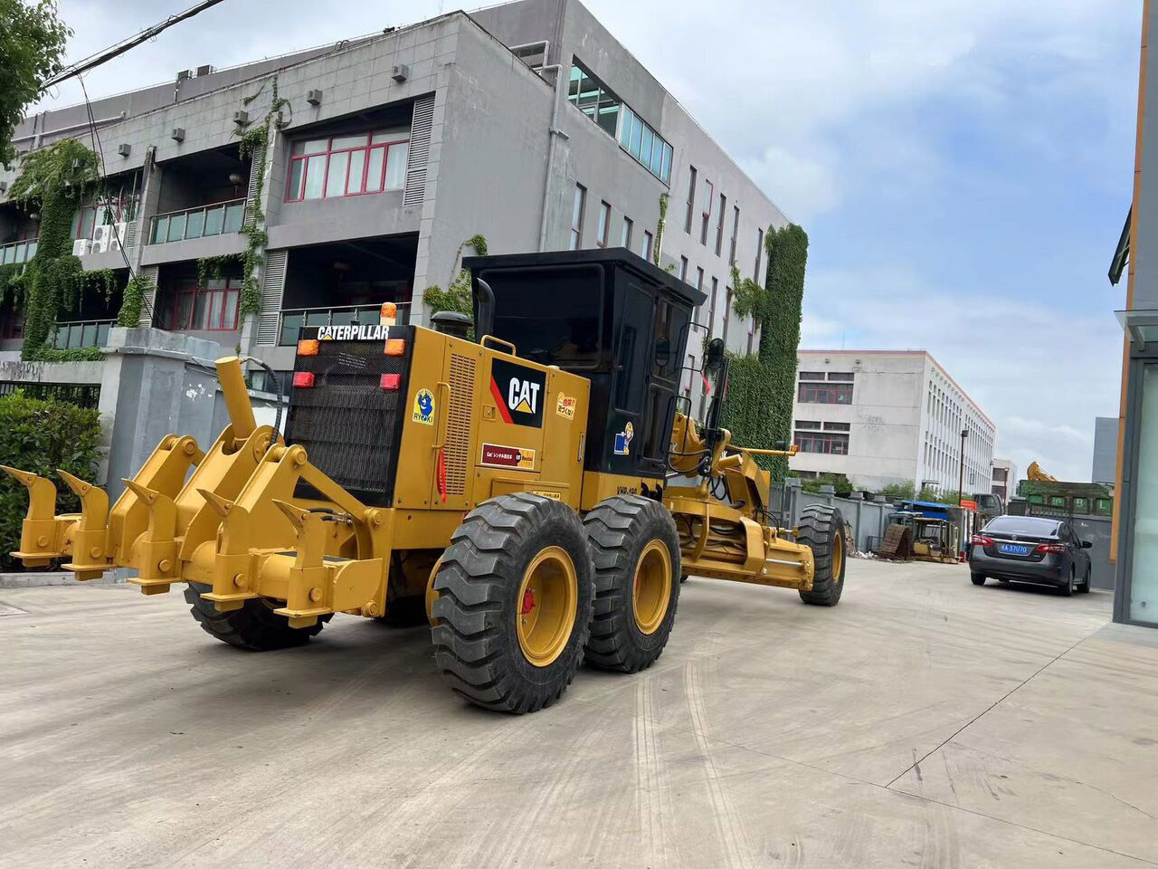 Caterpillar Motor Grader Secondhand CAT 140K, 140H with Good Price - Makinë niveluese: foto 3 Caterpillar Motor Grader Secondhand CAT 140K, 140H with Good Price - Makinë niveluese: foto 3