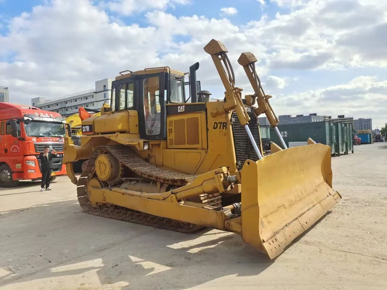 Caterpillar Secondhand Bulldozer CAT D7R Japan Origin Tracked Tractor - Buldozer: foto 4 Caterpillar Secondhand Bulldozer CAT D7R Japan Origin Tracked Tractor - Buldozer: foto 4