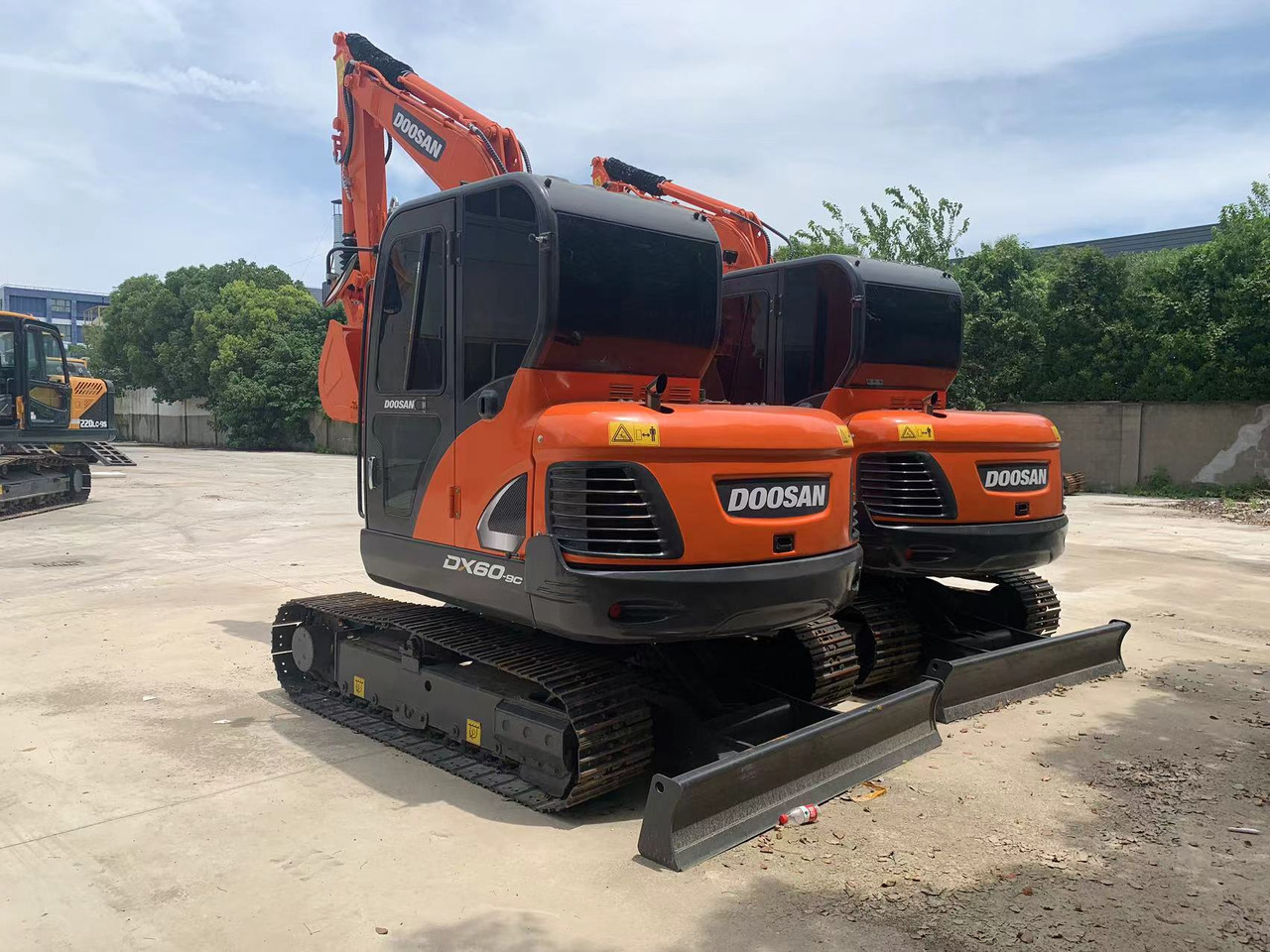 DOOSAN DX60 Good price 6 ton Small Excavator - Ekskavator me zinxhirë: foto 3 DOOSAN DX60 Good price 6 ton Small Excavator - Ekskavator me zinxhirë: foto 3
