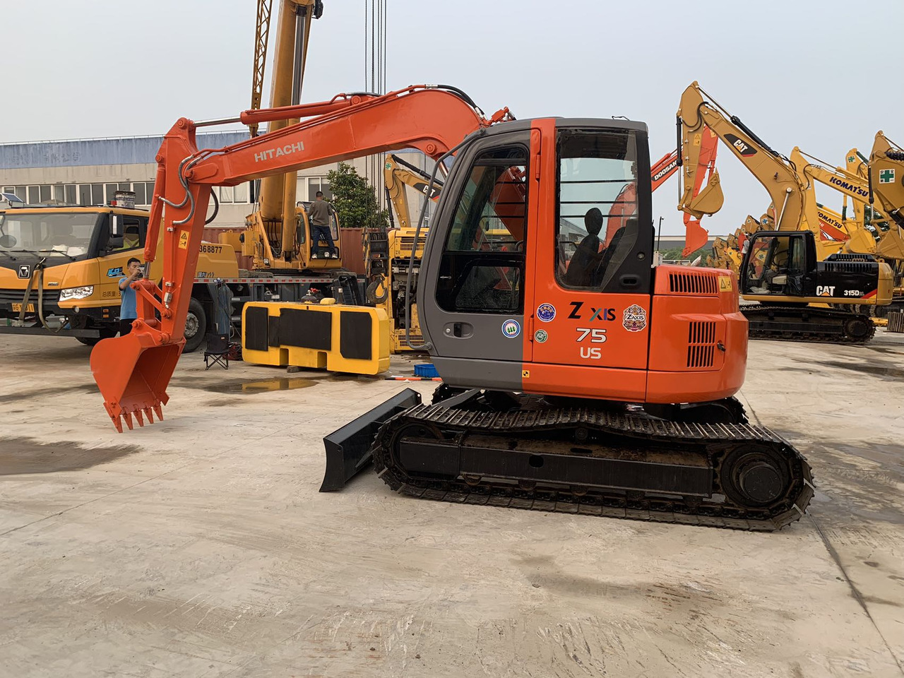 Hitachi Tracked Excavator ZX75 with Blade Dozer - Ekskavator me zinxhirë: foto 3 Hitachi Tracked Excavator ZX75 with Blade Dozer - Ekskavator me zinxhirë: foto 3