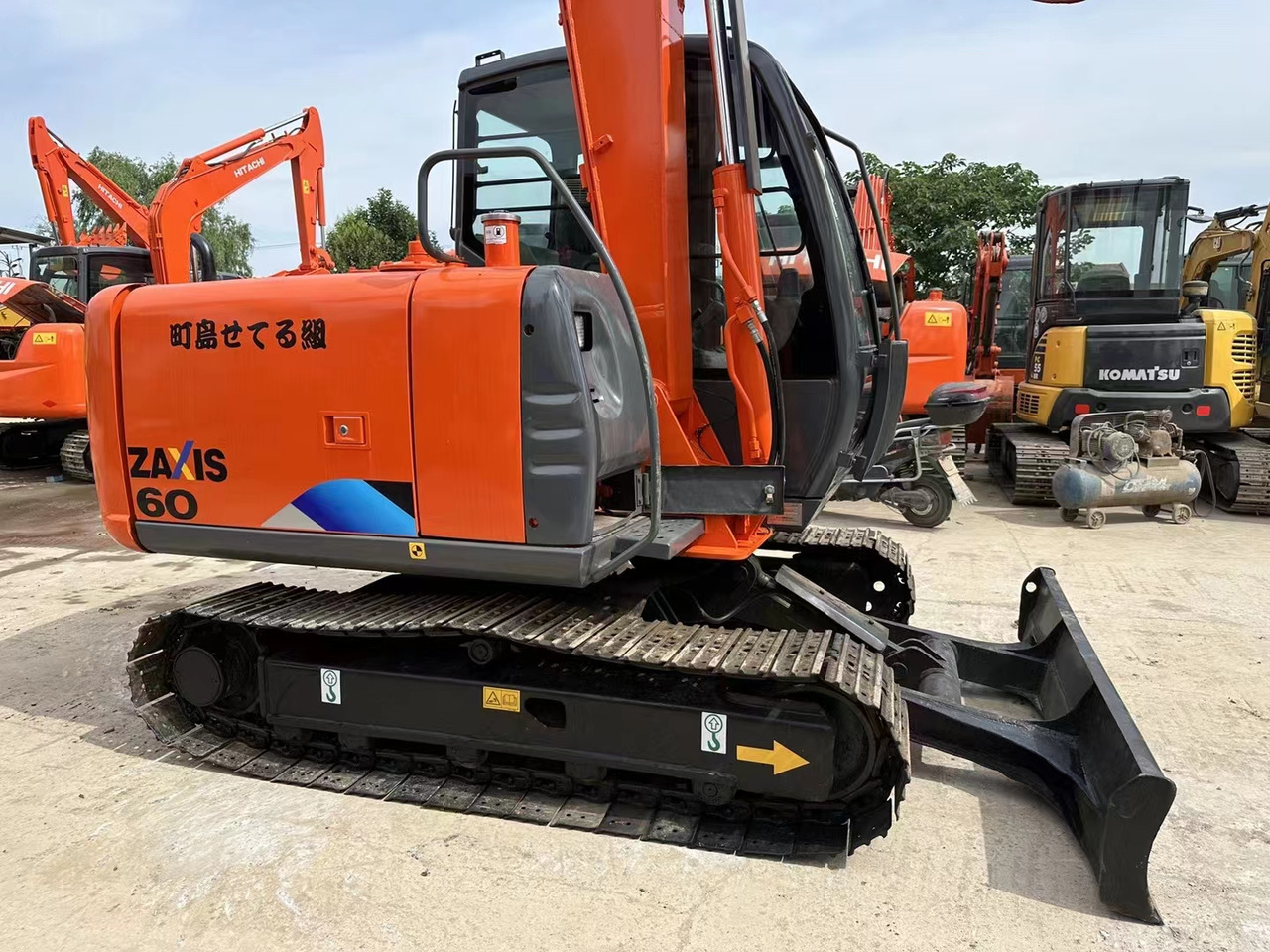 Hitachi ZX60 Mini Excavator Cheap Machine - Ekskavator me zinxhirë: foto 2 Hitachi ZX60 Mini Excavator Cheap Machine - Ekskavator me zinxhirë: foto 2