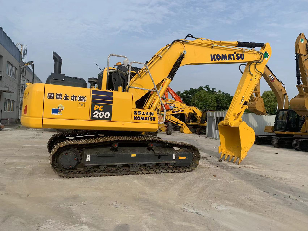 Komatsu 20 ton Excavator PC200-7, PC200-8 with Hydraulic Hammer - Ekskavator me zinxhirë: foto 2 Komatsu 20 ton Excavator PC200-7, PC200-8 with Hydraulic Hammer - Ekskavator me zinxhirë: foto 2