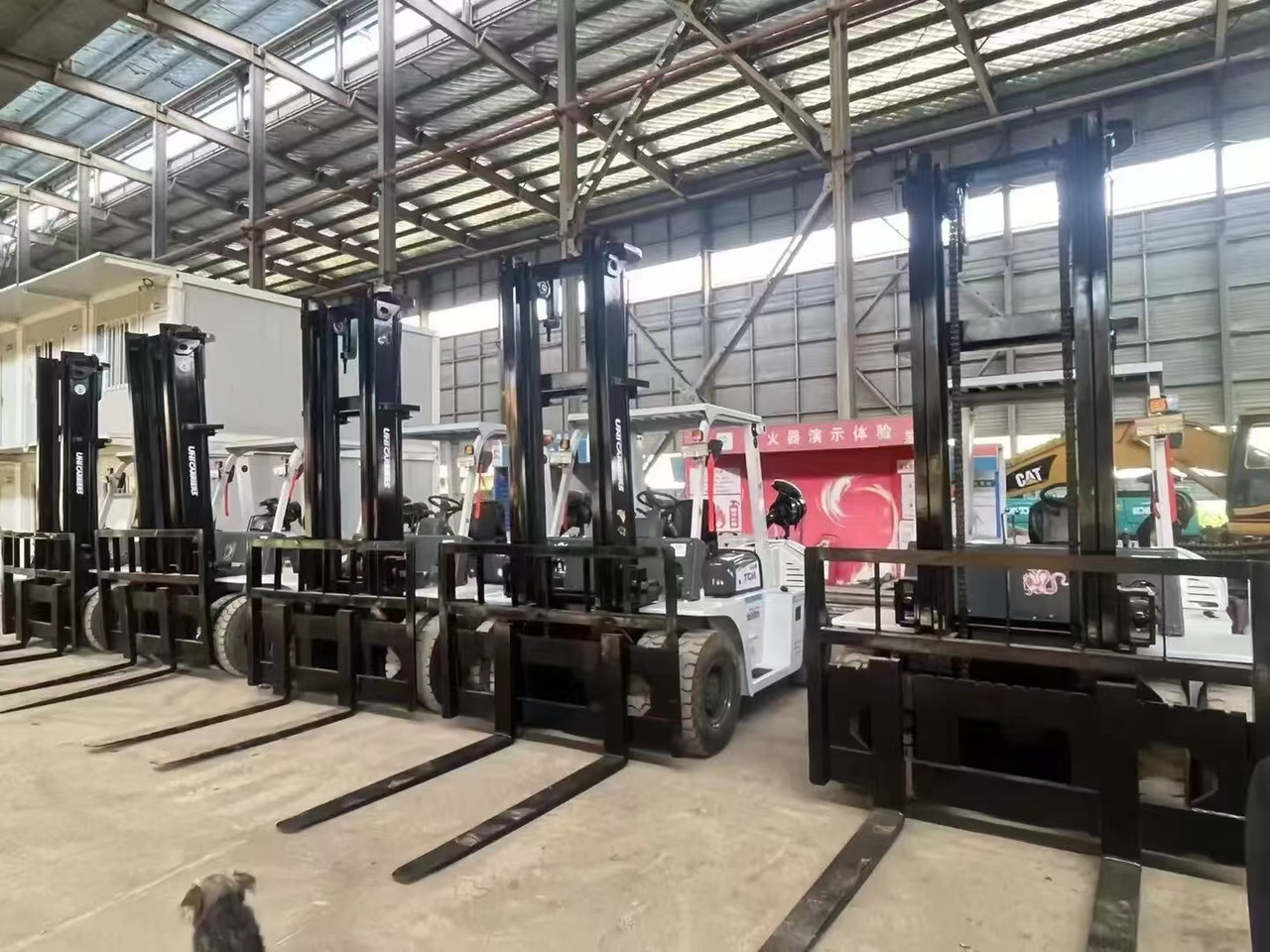 TCM 10 ton Diesel Forklift FD100 with Fork Positioner - Pirun më naftë: foto 2 TCM 10 ton Diesel Forklift FD100 with Fork Positioner - Pirun më naftë: foto 2
