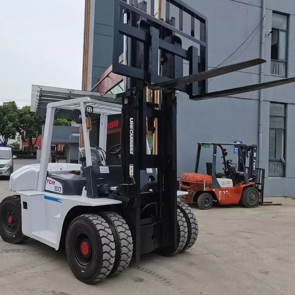 TCM 6 ton Diesel Forklift FD60 with Fork Positioner - Pirun më naftë: foto 3 TCM 6 ton Diesel Forklift FD60 with Fork Positioner - Pirun më naftë: foto 3