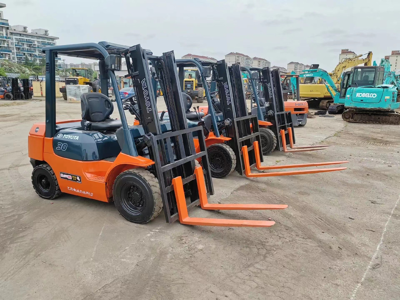 Toyota 3 ton Forklift FD30 with Free Lift, Side Shifter, Clamp - Pirun më naftë: foto 3 Toyota 3 ton Forklift FD30 with Free Lift, Side Shifter, Clamp - Pirun më naftë: foto 3
