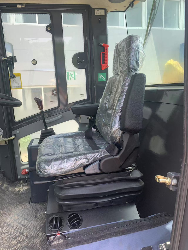 XCMG Vibratory Road roller XS183J Brand New Condition - Rul rrugësh: foto 5 XCMG Vibratory Road roller XS183J Brand New Condition - Rul rrugësh: foto 5