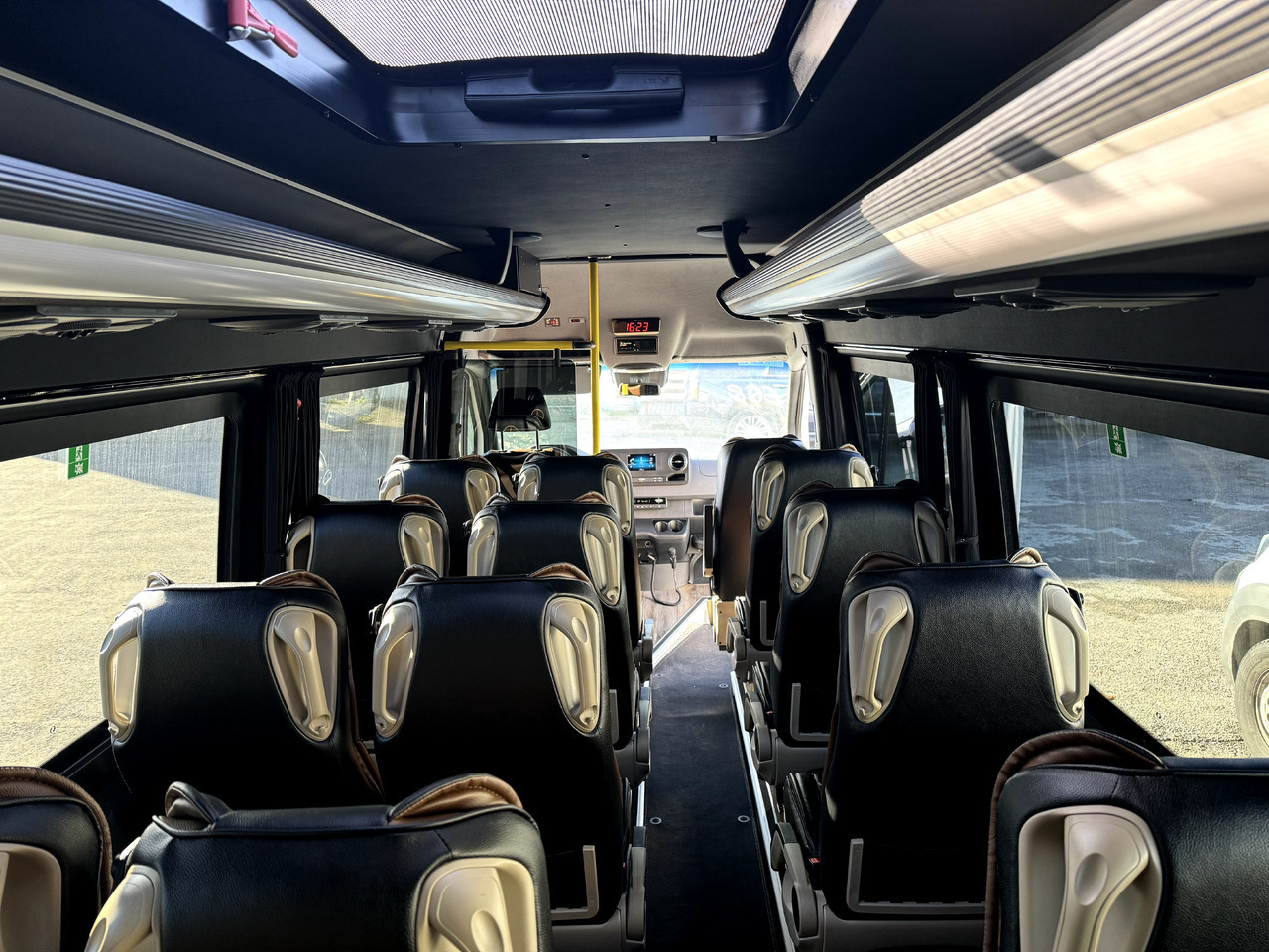 Mercedes-Benz Sprinter 517 - Minibus, Furgon pasagjerësh: foto 4 Mercedes-Benz Sprinter 517 - Minibus, Furgon pasagjerësh: foto 4
