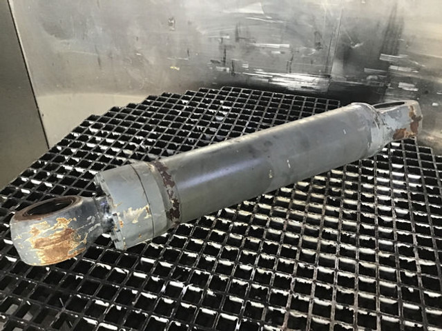 Liebherr A902 INDUSTRIAL / A902 Li / A904 INDUSTRIAL / A904C Li / A912 Li / A914 Li / A914B Li - Cilindri hidraulik: foto 1 Liebherr A902 INDUSTRIAL / A902 Li / A904 INDUSTRIAL / A904C Li / A912 Li / A914 Li / A914B Li - Cilindri hidraulik: foto 1