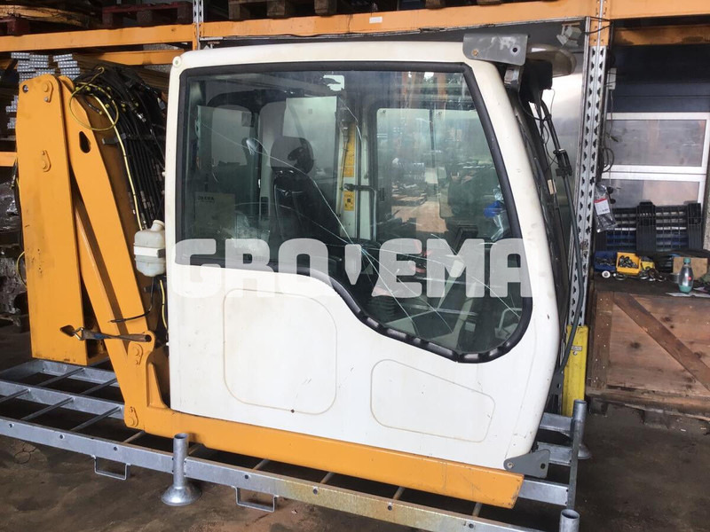 Liebherr A904C Li / A900C Li / A944C Li / A914C li / A934C Li / A924C Li / R900C Li / R944C Li / R904C / R914C / R924 C / R954C / A954C L - Kabina dhe interier: foto 1 Liebherr A904C Li / A900C Li / A944C Li / A914C li / A934C Li / A924C Li / R900C Li / R944C Li / R904C / R914C / R924 C / R954C / A954C L - Kabina dhe interier: foto 1