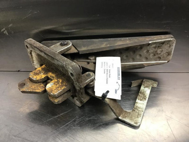 Liebherr Brake Pedal - Pedali: foto 1 Liebherr Brake Pedal - Pedali: foto 1