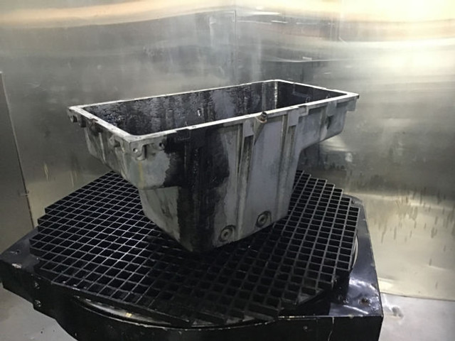 Liebherr Oil Sump - Karteri: foto 3 Liebherr Oil Sump - Karteri: foto 3