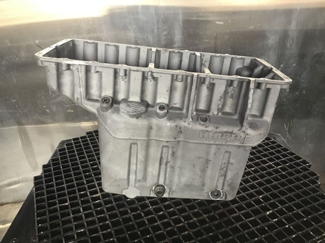 Liebherr Oil Sump - Karteri: foto 2 Liebherr Oil Sump - Karteri: foto 2