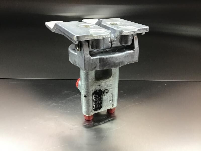 Liebherr Pilot Control Unit - Pedali: foto 2 Liebherr Pilot Control Unit - Pedali: foto 2