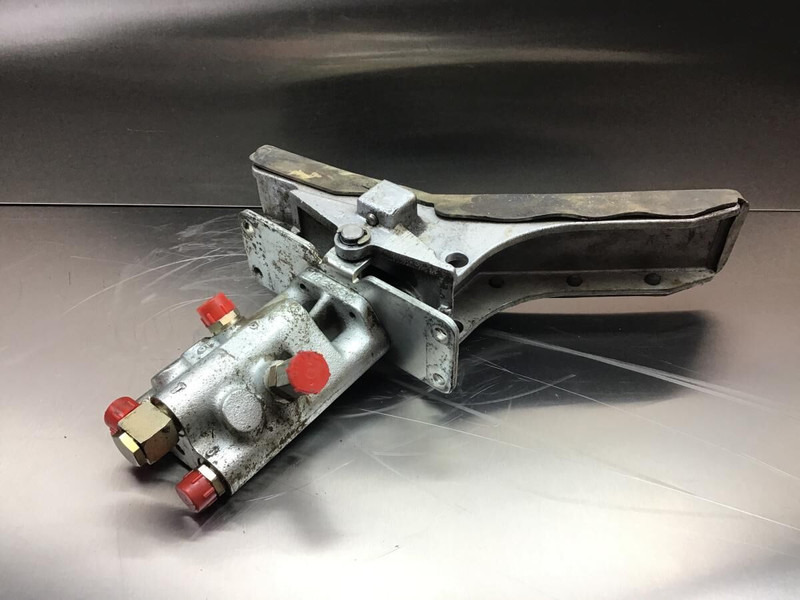 Liebherr Pilot Control Unit - Pedali: foto 2 Liebherr Pilot Control Unit - Pedali: foto 2