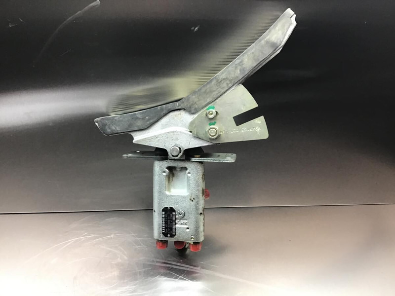 Liebherr Pilot Control Unit - Pedali: foto 1 Liebherr Pilot Control Unit - Pedali: foto 1