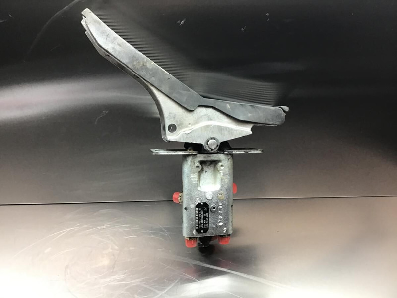 Liebherr Pilot Control Unit - Pedali: foto 1 Liebherr Pilot Control Unit - Pedali: foto 1