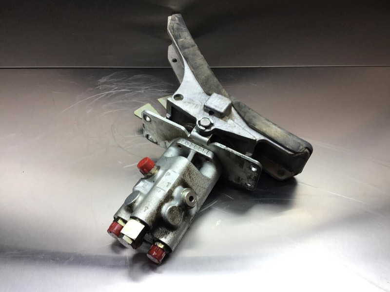 Liebherr Pilot Control Unit - Pedali: foto 2 Liebherr Pilot Control Unit - Pedali: foto 2