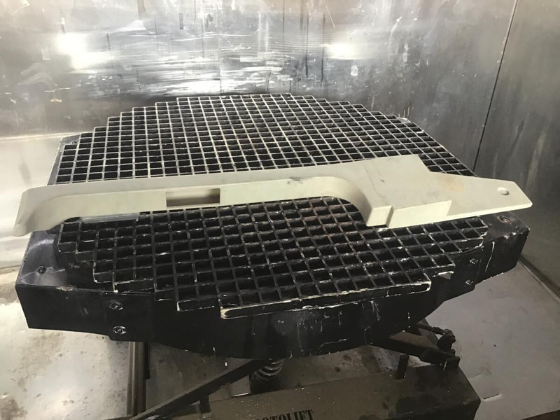 Liebherr R914STD / R914HDSL / R914B / R914 EW / R904 / R924 B / R934 / R934B / R954B / R964B / R974B / R974 - Tubi i marrjes së ajrit: foto 2 Liebherr R914STD / R914HDSL / R914B / R914 EW / R904 / R924 B / R934 / R934B / R954B / R964B / R974B / R974 - Tubi i marrjes së ajrit: foto 2