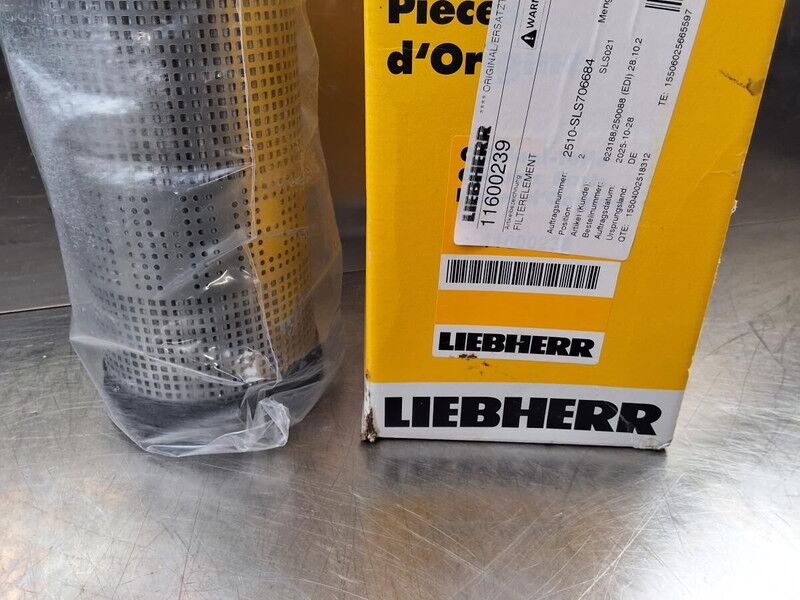 Liebherr R922 / R924 / R922 LC / R914 COMPACT / R920 LC / R920 NLC / R918 XLC / R918 LC / R918 NLC / R924 LC - Filtri i ajrit: foto 2 Liebherr R922 / R924 / R922 LC / R914 COMPACT / R920 LC / R920 NLC / R918 XLC / R918 LC / R918 NLC / R924 LC - Filtri i ajrit: foto 2