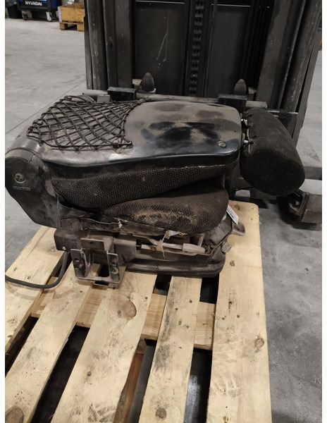 Liebherr R926 COMP / R946 LC / R946 LC-V / R946 NLC / R946 S-HD / R950 / R950 LC-V / R950 S-HD / R922 LC / R926 LC / R920 LC / R920 NLC / - Ndenjësja: foto 2 Liebherr R926 COMP / R946 LC / R946 LC-V / R946 NLC / R946 S-HD / R950 / R950 LC-V / R950 S-HD / R922 LC / R926 LC / R920 LC / R920 NLC / - Ndenjësja: foto 2