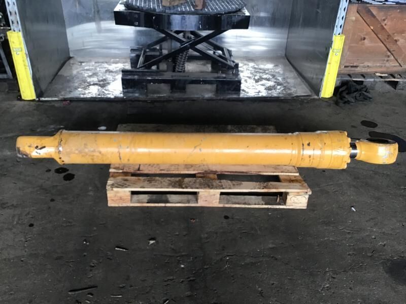 Liebherr R974B / R974C / R974 - Cilindri hidraulik: foto 1 Liebherr R974B / R974C / R974 - Cilindri hidraulik: foto 1